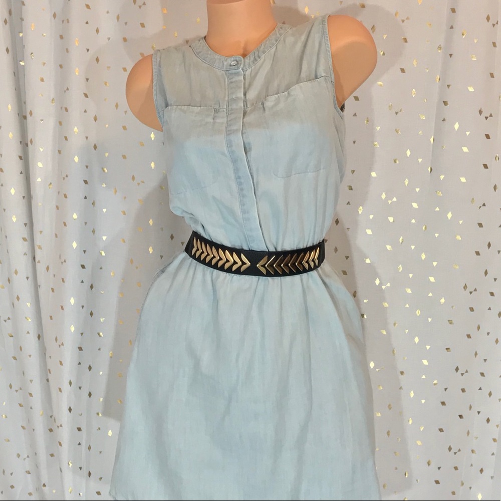 Express Stretch Belt With Gold Metallic Accents. - Picture 2 of 6